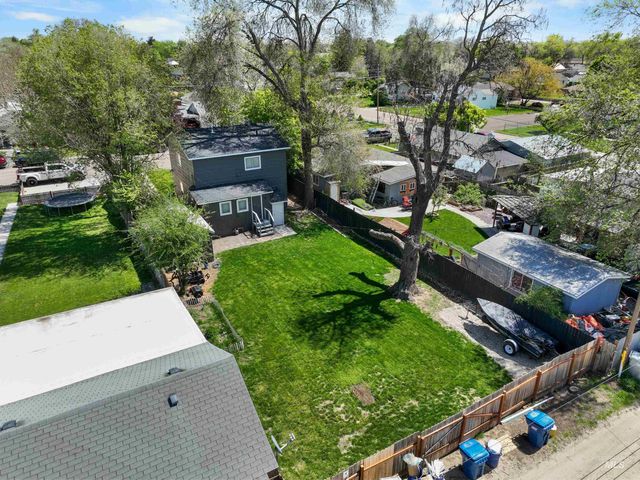 215 S Diamond St, Nampa, ID 83686