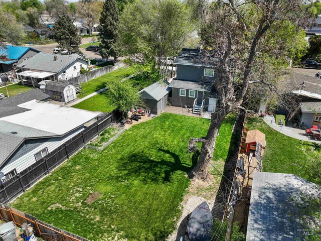 215 S Diamond St, Nampa, ID 83686