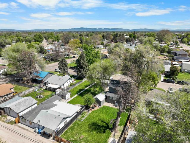 215 S Diamond St, Nampa, ID 83686