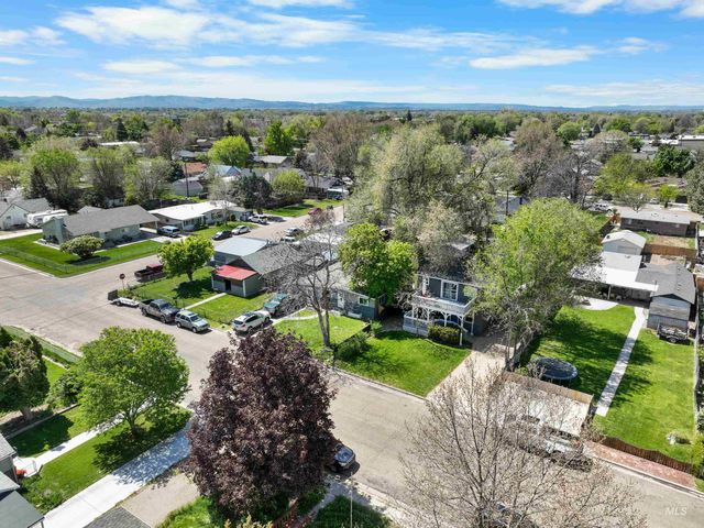 215 S Diamond St, Nampa, ID 83686