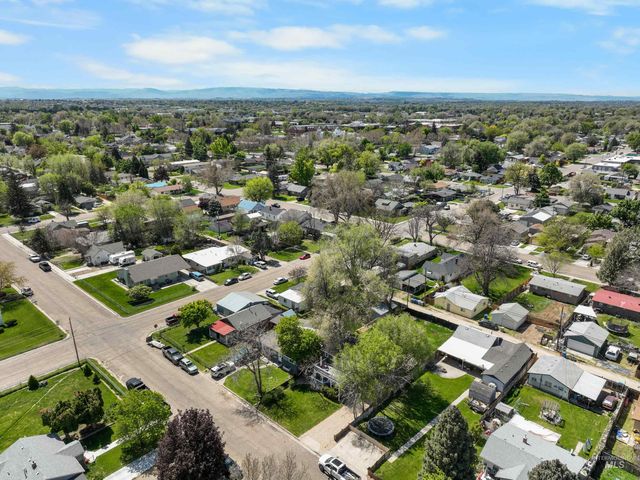 215 S Diamond St, Nampa, ID 83686