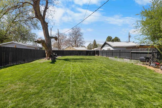 215 S Diamond St, Nampa, ID 83686