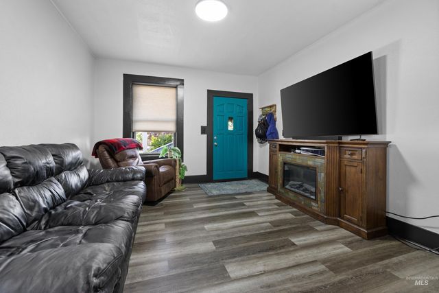 215 S Diamond St, Nampa, ID 83686
