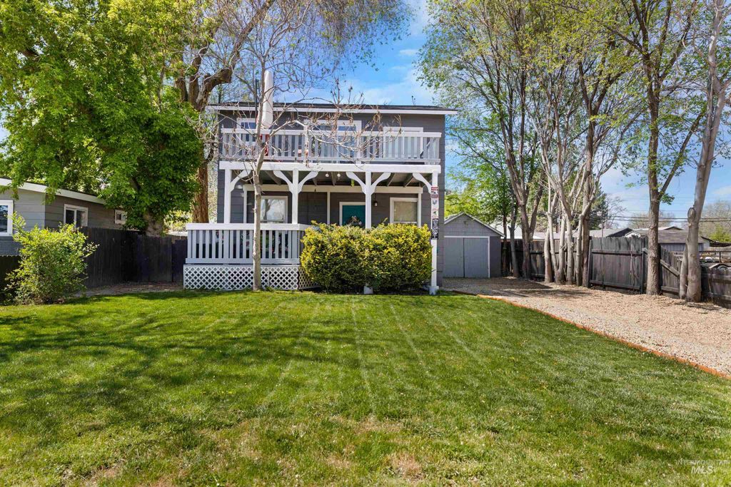 215 S Diamond St, Nampa, ID 83686