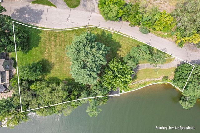 227 Sarrington Street, Wisconsin Dells, WI 53965