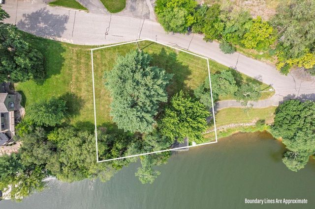 227 Sarrington Street, Wisconsin Dells, WI 53965