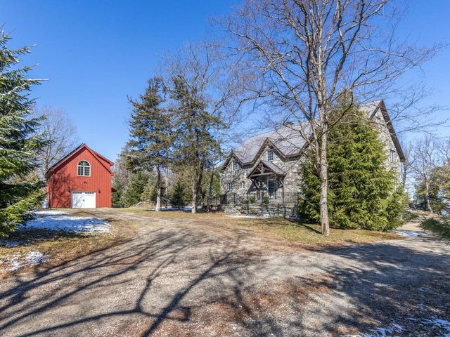 280 Hawkins Bay Lane, Ferrisburgh, VT 05456