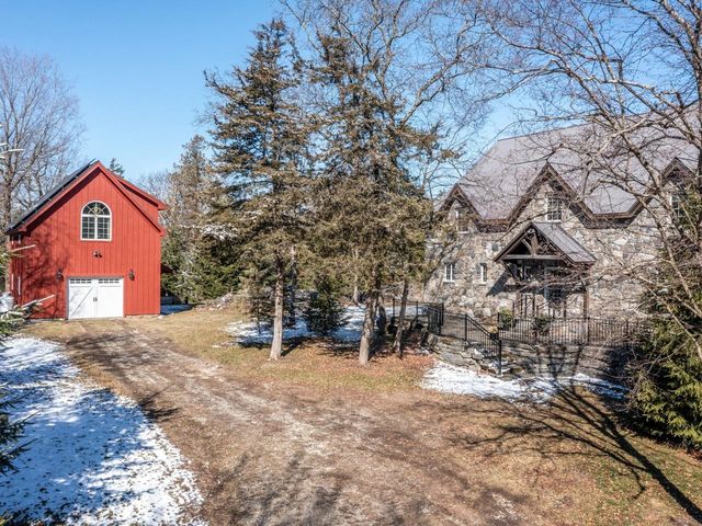 280 Hawkins Bay Lane, Ferrisburgh, VT 05456