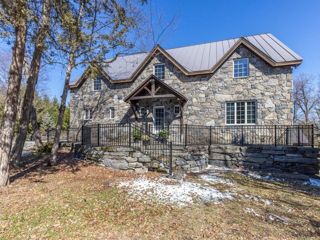 280 Hawkins Bay Lane, Ferrisburgh, VT 05456