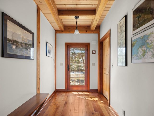 280 Hawkins Bay Lane, Ferrisburgh, VT 05456