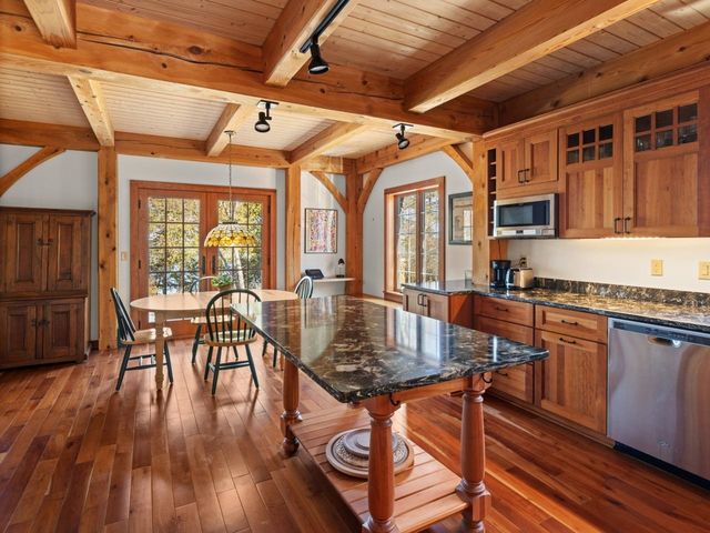 280 Hawkins Bay Lane, Ferrisburgh, VT 05456