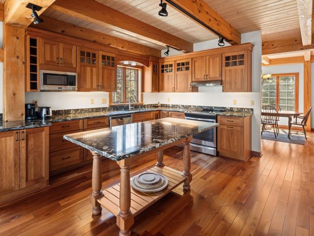 280 Hawkins Bay Lane, Ferrisburgh, VT 05456