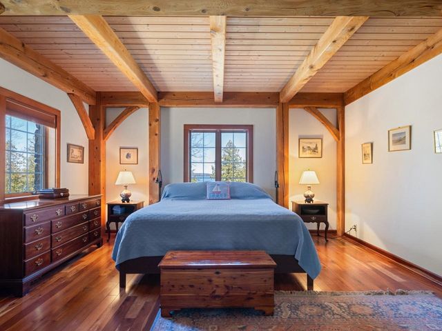 280 Hawkins Bay Lane, Ferrisburgh, VT 05456