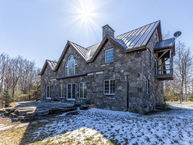 280 Hawkins Bay Lane, Ferrisburgh, VT 05456
