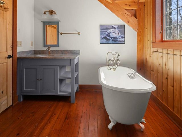 280 Hawkins Bay Lane, Ferrisburgh, VT 05456