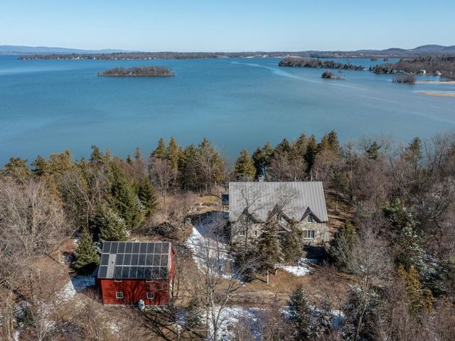 280 Hawkins Bay Lane, Ferrisburgh, VT 05456