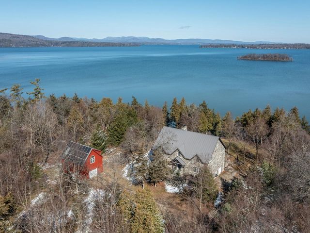 280 Hawkins Bay Lane, Ferrisburgh, VT 05456