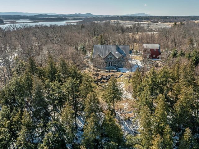 280 Hawkins Bay Lane, Ferrisburgh, VT 05456