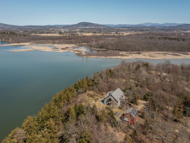 280 Hawkins Bay Lane, Ferrisburgh, VT 05456