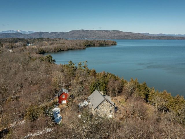 280 Hawkins Bay Lane, Ferrisburgh, VT 05456