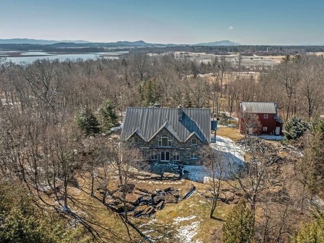 280 Hawkins Bay Lane, Ferrisburgh, VT 05456