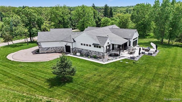 5015 Birch Drive, Davisburg, MI 48350
