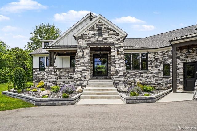 5015 Birch Drive, Davisburg, MI 48350
