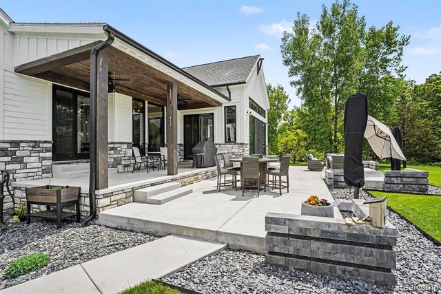 5015 Birch Drive, Davisburg, MI 48350