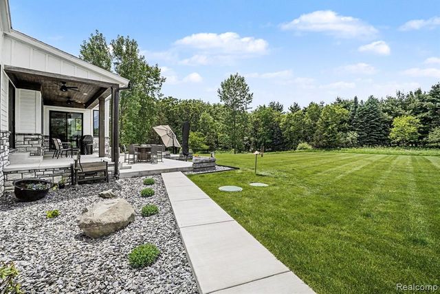 5015 Birch Drive, Davisburg, MI 48350