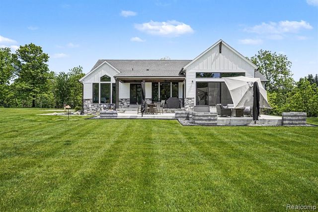 5015 Birch Drive, Davisburg, MI 48350