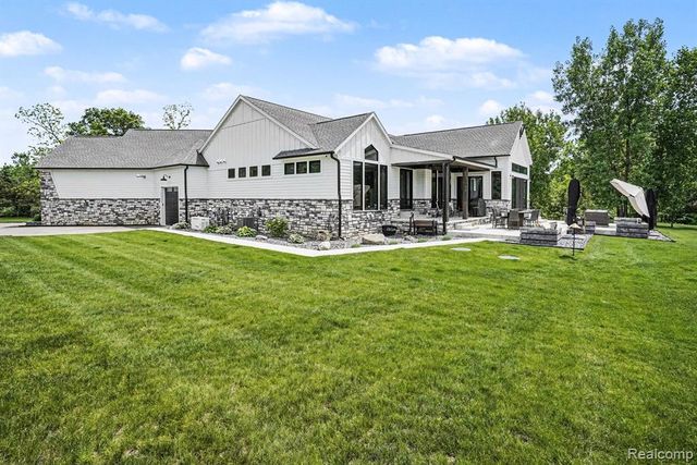 5015 Birch Drive, Davisburg, MI 48350