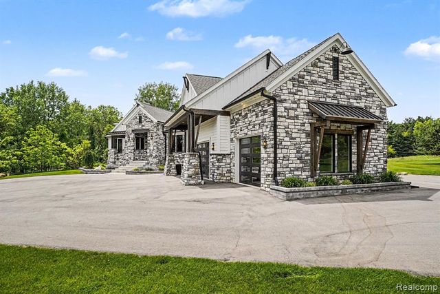 5015 Birch Drive, Davisburg, MI 48350