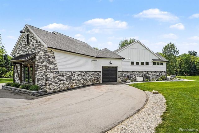 5015 Birch Drive, Davisburg, MI 48350