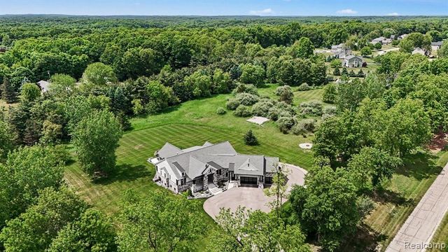 5015 Birch Drive, Davisburg, MI 48350