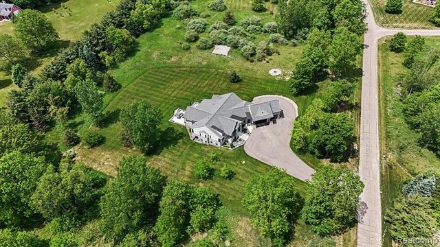 5015 Birch Drive, Davisburg, MI 48350