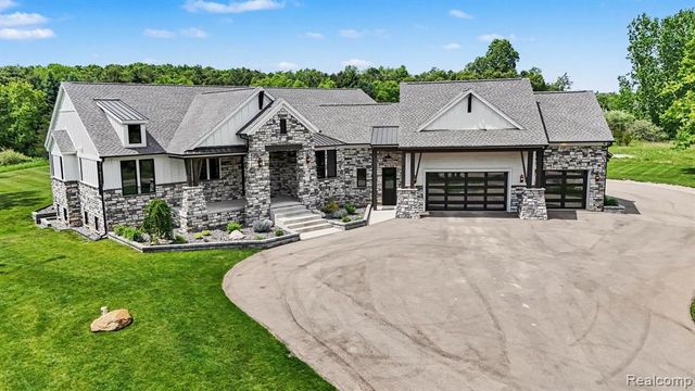 5015 Birch Drive, Davisburg, MI 48350