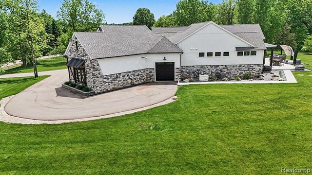 5015 Birch Drive, Davisburg, MI 48350