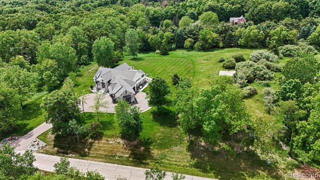 5015 Birch Drive, Davisburg, MI 48350