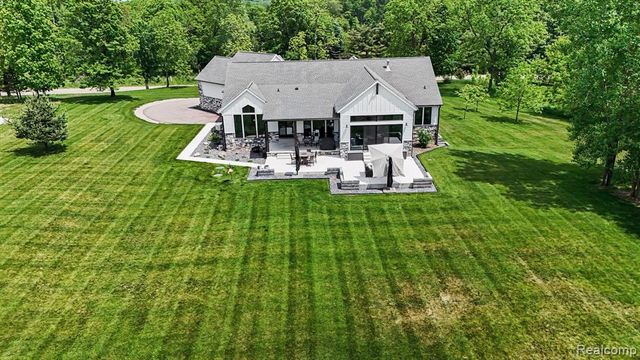 5015 Birch Drive, Davisburg, MI 48350