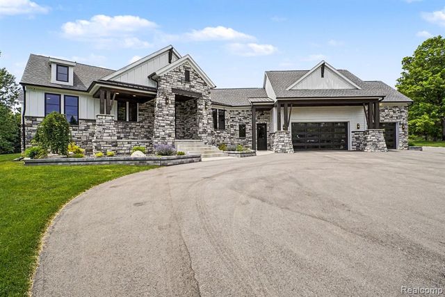 5015 Birch Drive, Davisburg, MI 48350