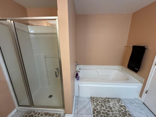 587 Saddlebrook Lane, Vernon Hills, IL 60061
