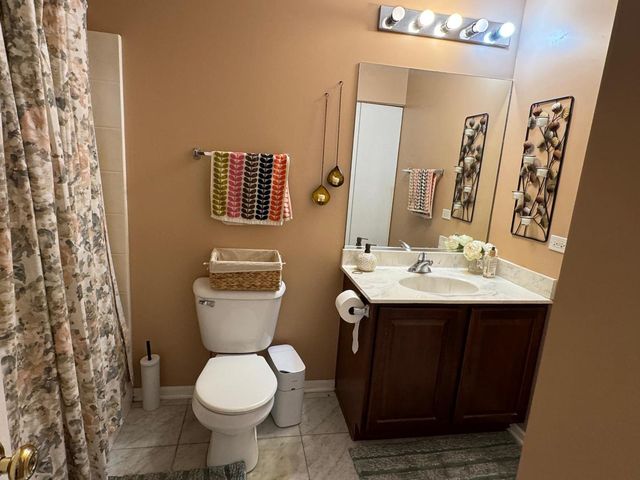 587 Saddlebrook Lane, Vernon Hills, IL 60061