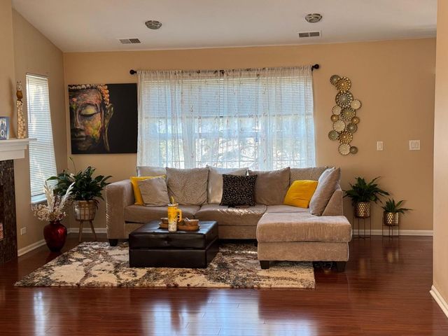 587 Saddlebrook Lane, Vernon Hills, IL 60061