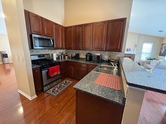 587 Saddlebrook Lane, Vernon Hills, IL 60061
