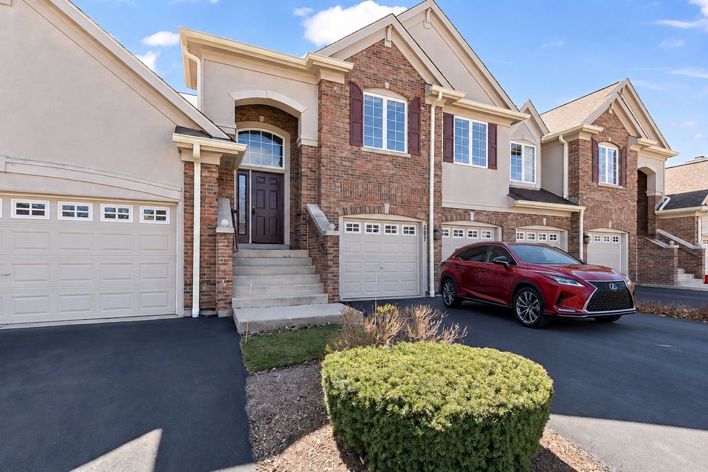 587 Saddlebrook Lane, Vernon Hills, IL 60061