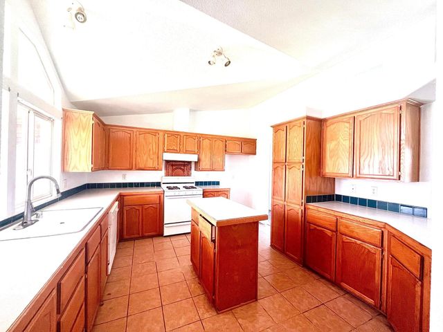 5321 Pine Street, Anderson, CA 96007