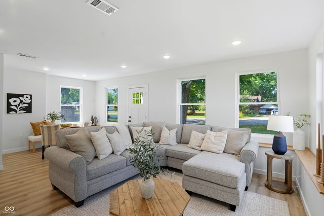 67 S Tresslar Avenue, Bargersville, IN 46106
