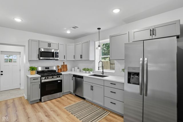 67 S Tresslar Avenue, Bargersville, IN 46106