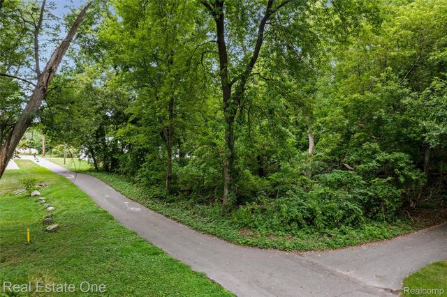 Vacant Tamworth Street, Commerce Charter Township, MI 48382
