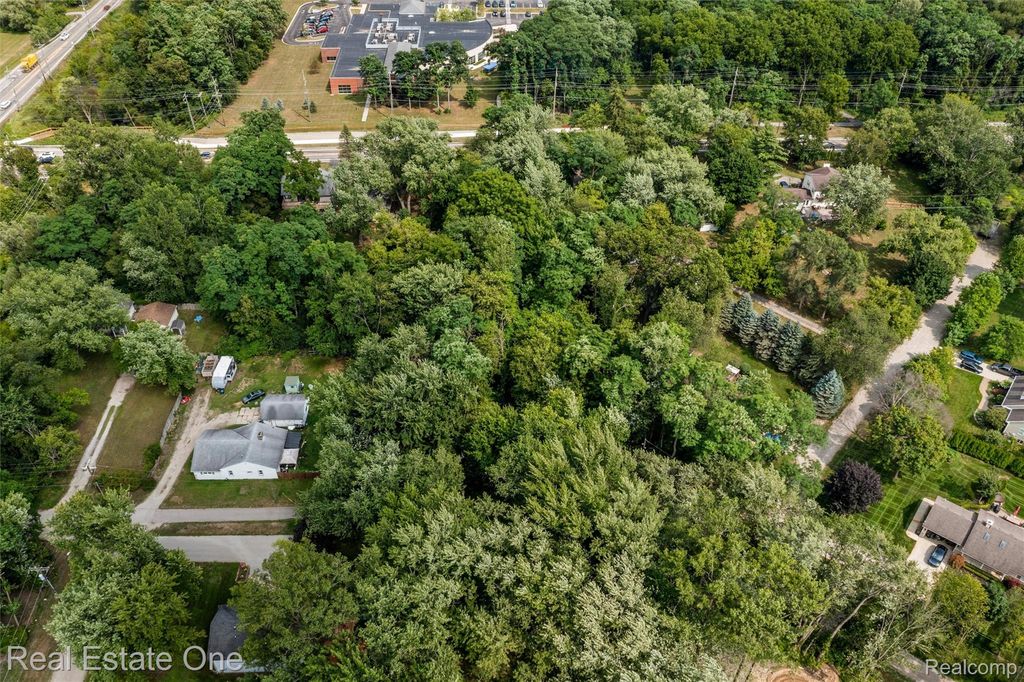 Vacant Tamworth Street, Commerce Charter Township, MI 48382